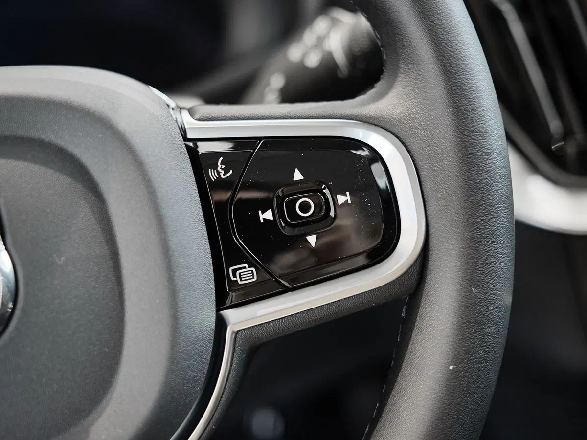 Volvo XC90 nuova a Prato (8)