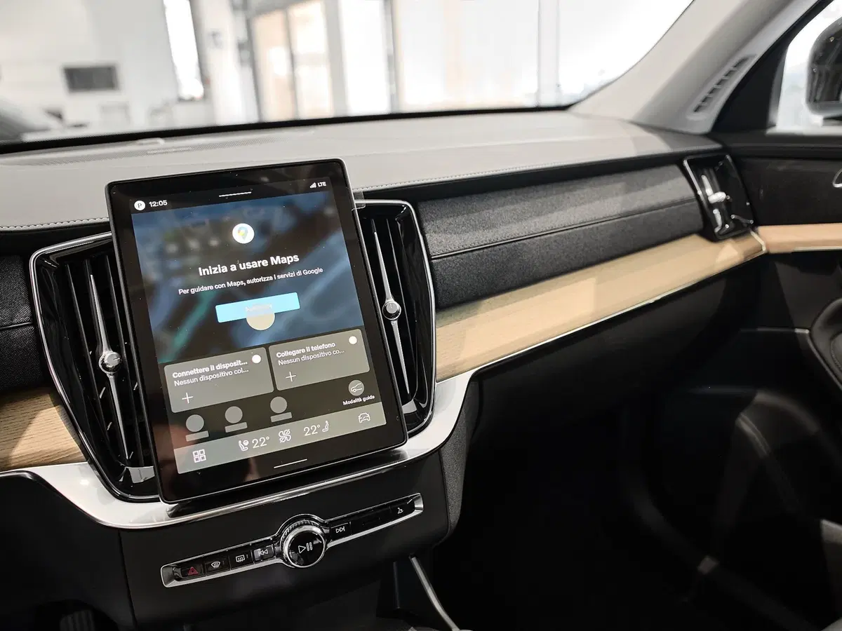 Volvo XC90 nuova a Prato (9)
