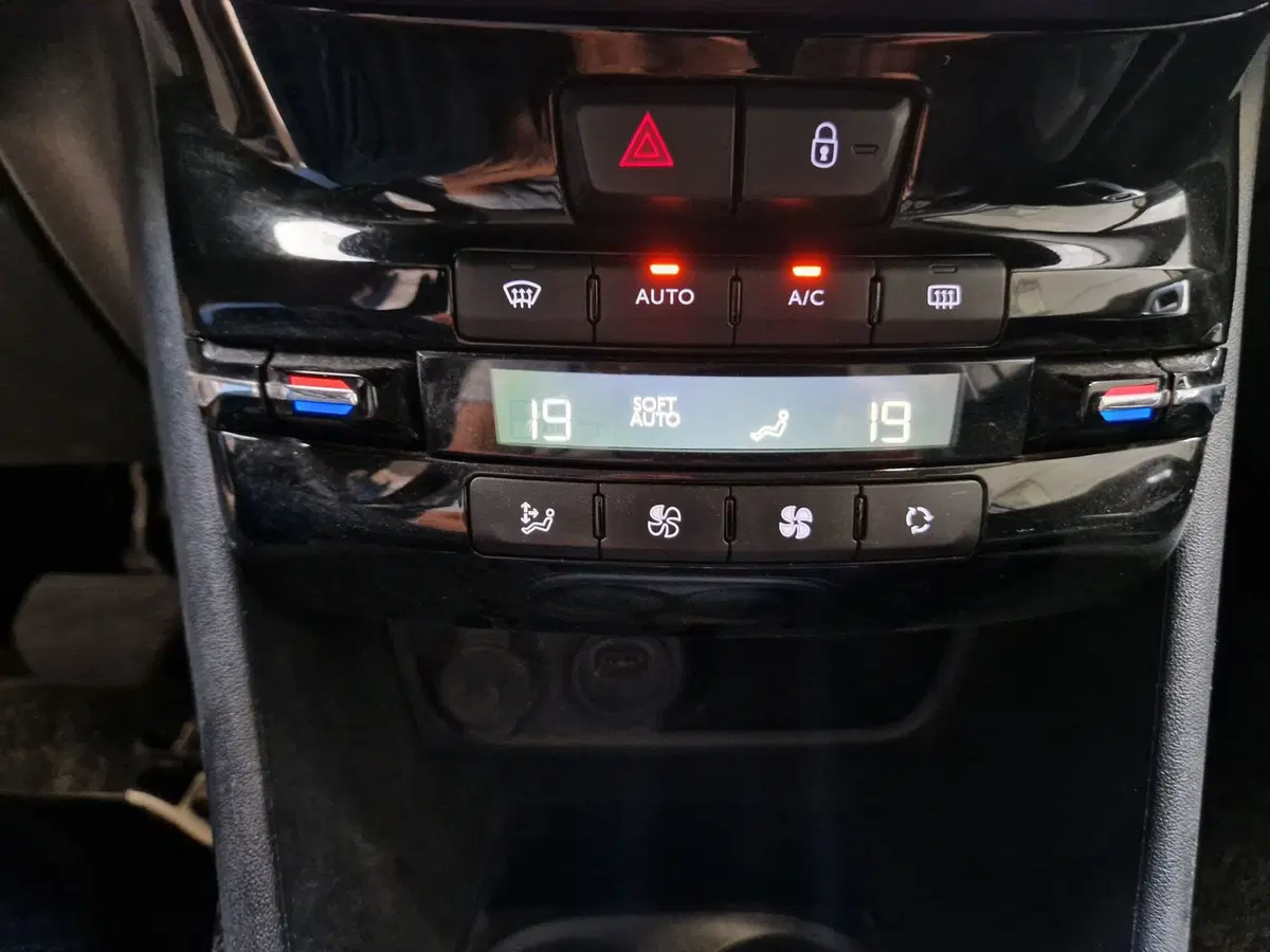 Peugeot 2008 usata a Varese (17)