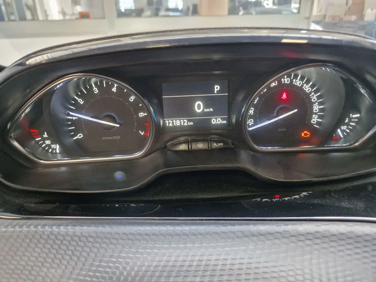 Peugeot 2008 usata a Varese (9)