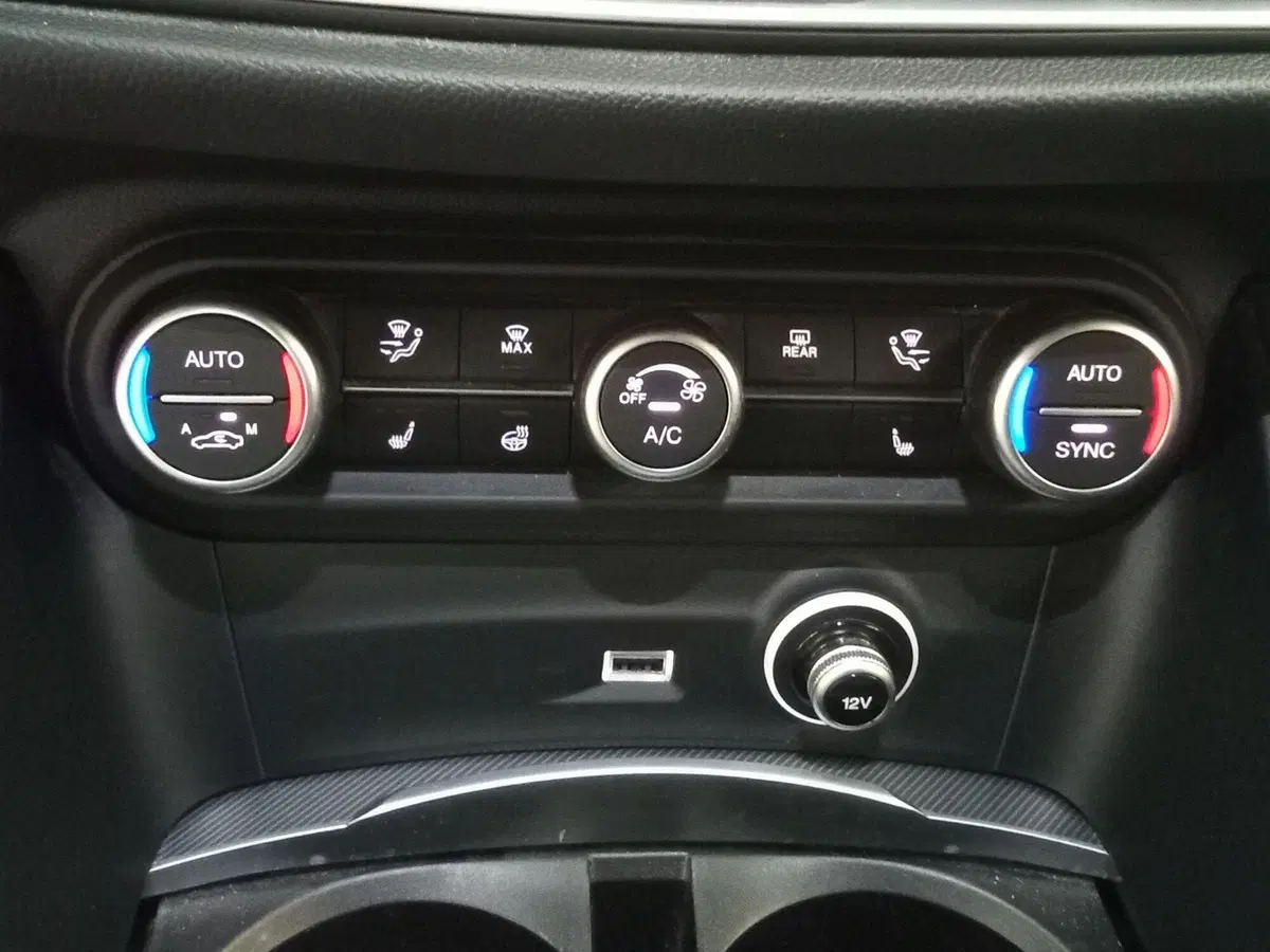Alfa Romeo Stelvio usata a Rimini (16)