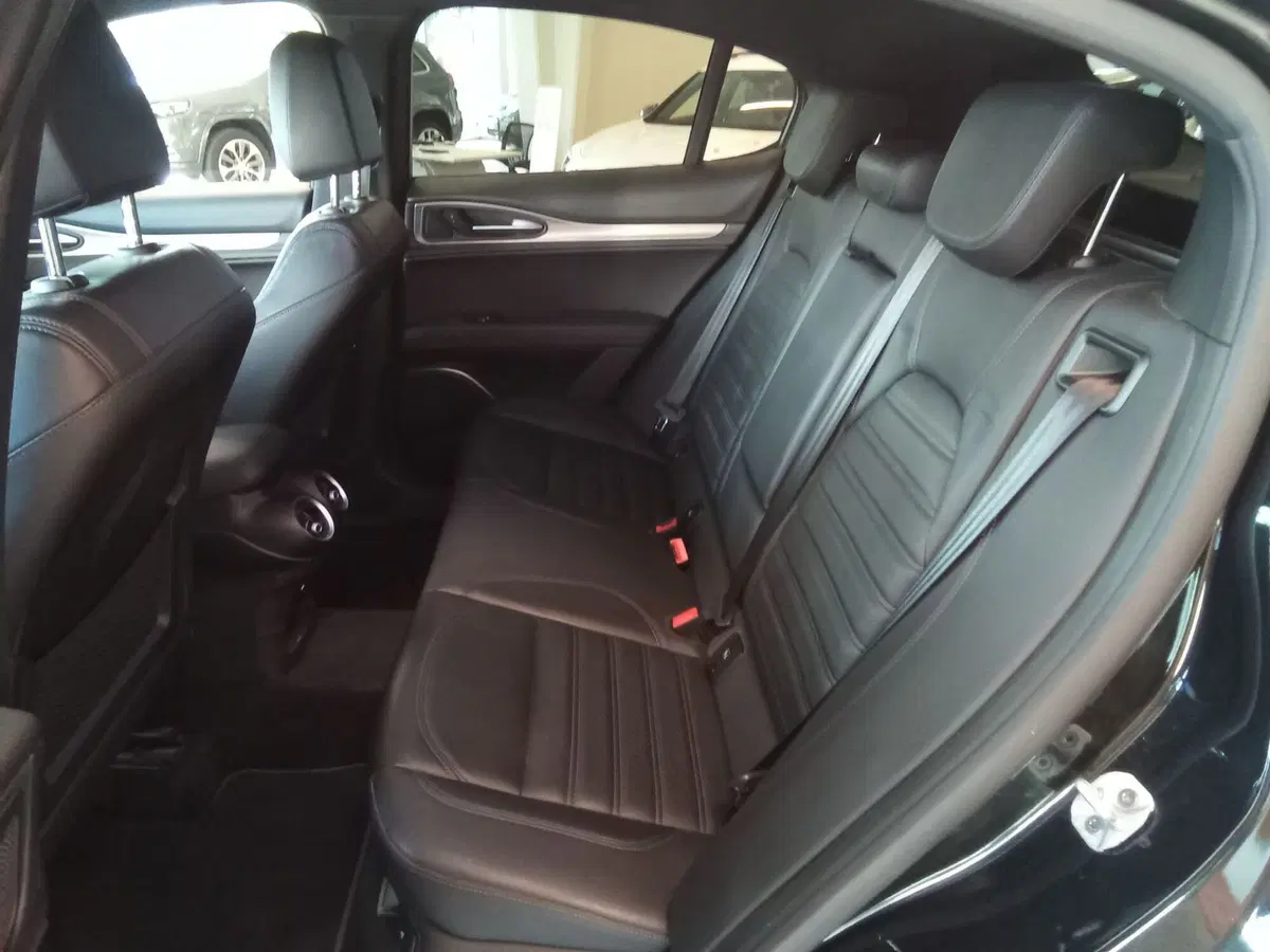 Alfa Romeo Stelvio usata a Rimini (20)