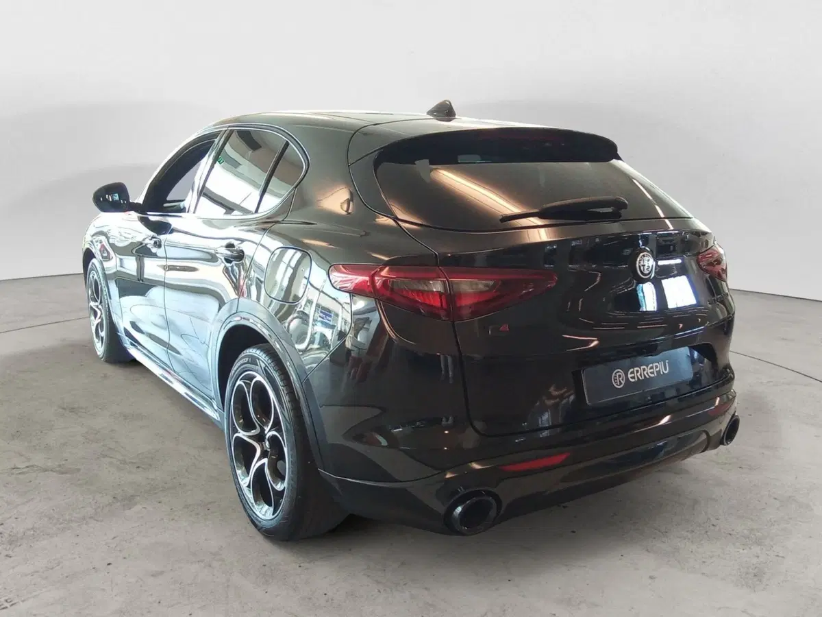 Alfa Romeo Stelvio usata a Rimini (8)