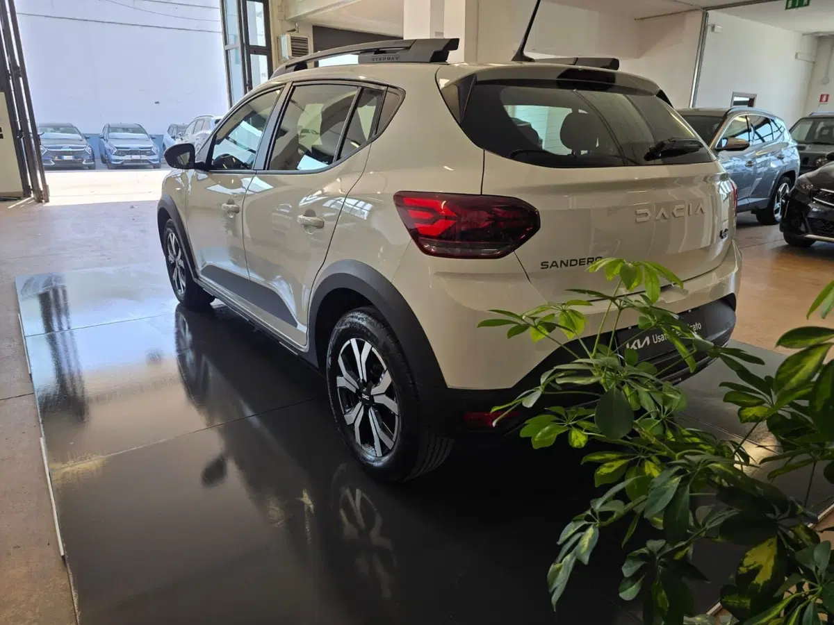 Dacia Sandero usata a Rimini (6)