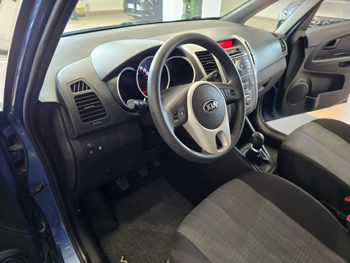 Kia Venga usata a Rimini (10)