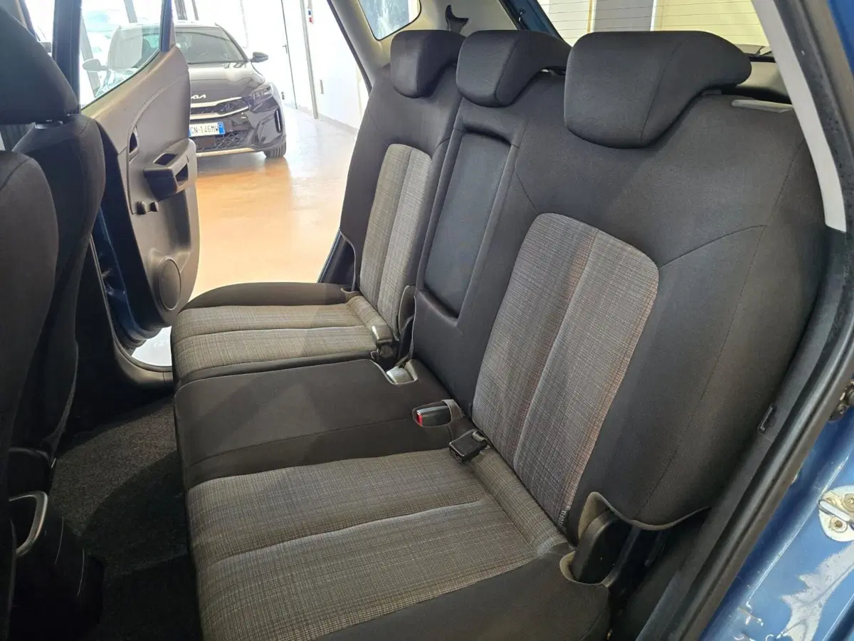 Kia Venga usata a Rimini (13)