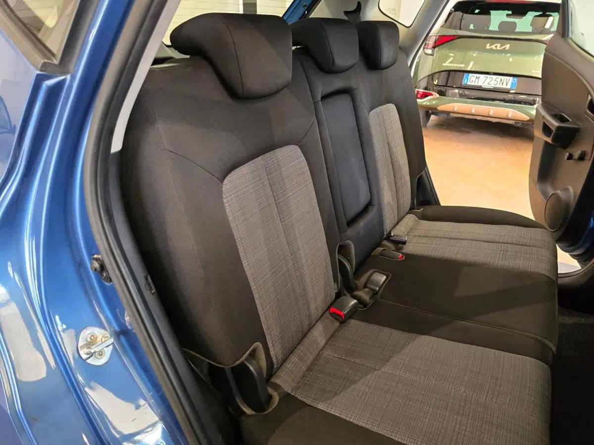 Kia Venga usata a Rimini (14)