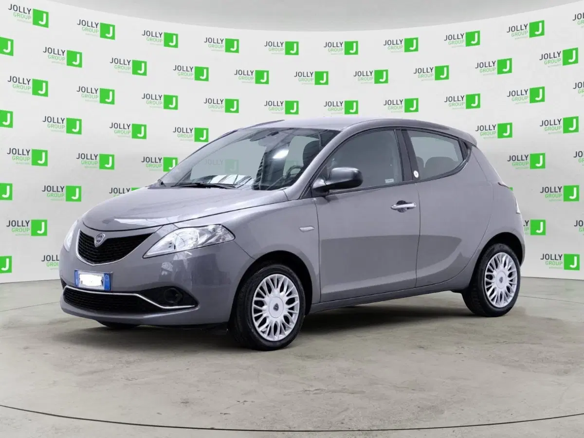 Lancia Ypsilon usata a Frosinone