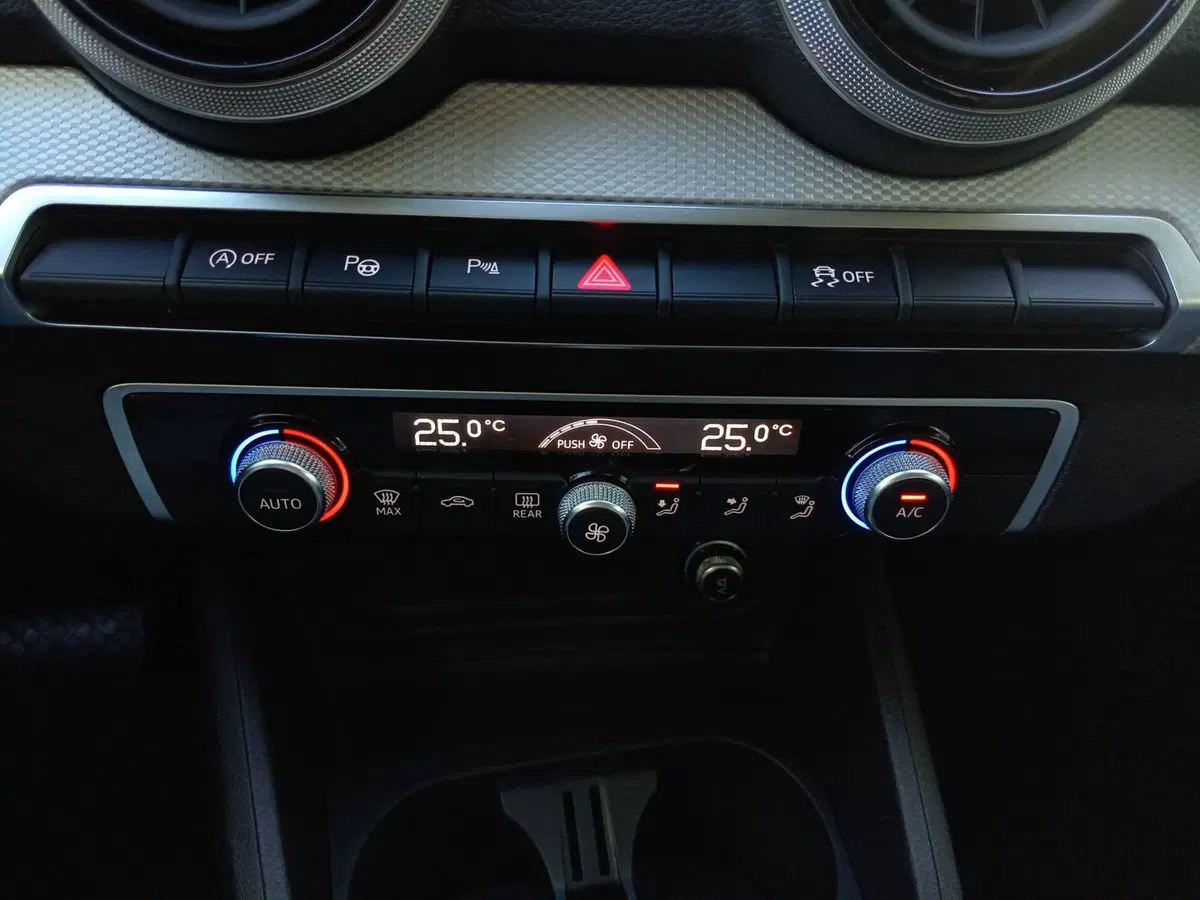 Audi Q2 usata a Bari (8)