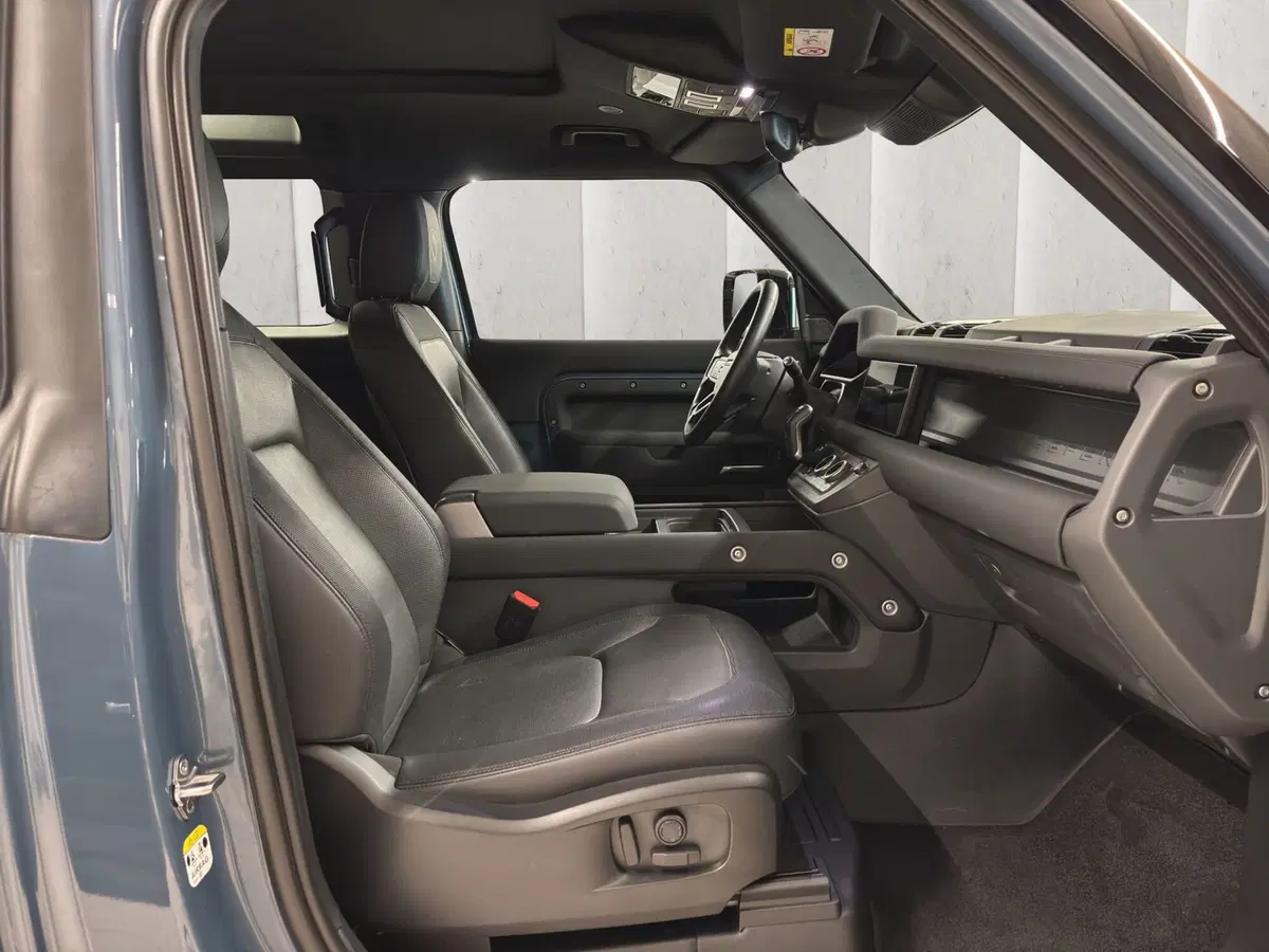 Land Rover Defender usata a Milano (3)