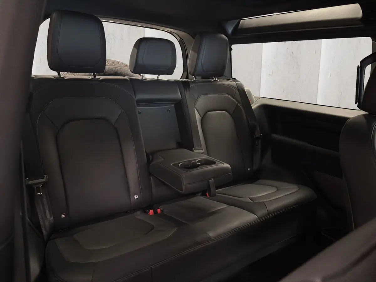 Land Rover Defender usata a Milano (5)