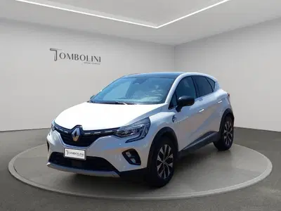 Renault Captur Plug-in Hybrid E-Tech 160 CV Techno del 2023 usata a Civitanova Marche