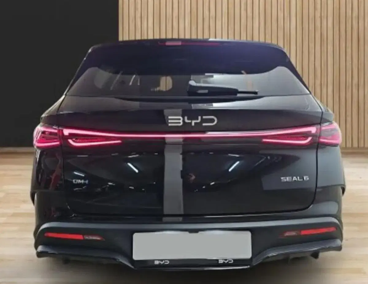 Byd Seal 6 DM-i Station Wagon nuova a Bologna (5)