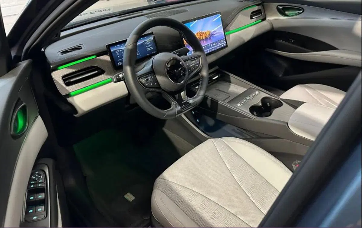 Byd Seal 6 DM-i Station Wagon nuova a Bologna (8)