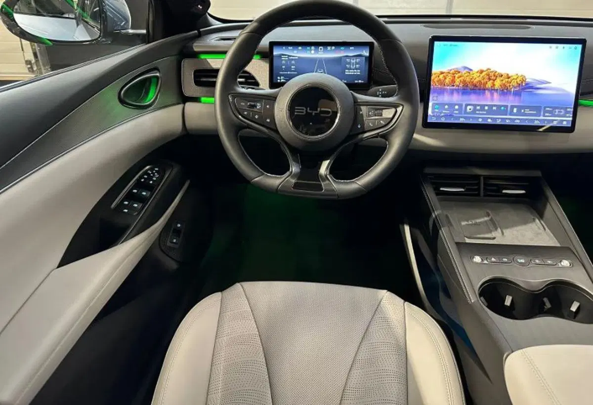 Byd Seal 6 DM-i Station Wagon nuova a Bologna (9)