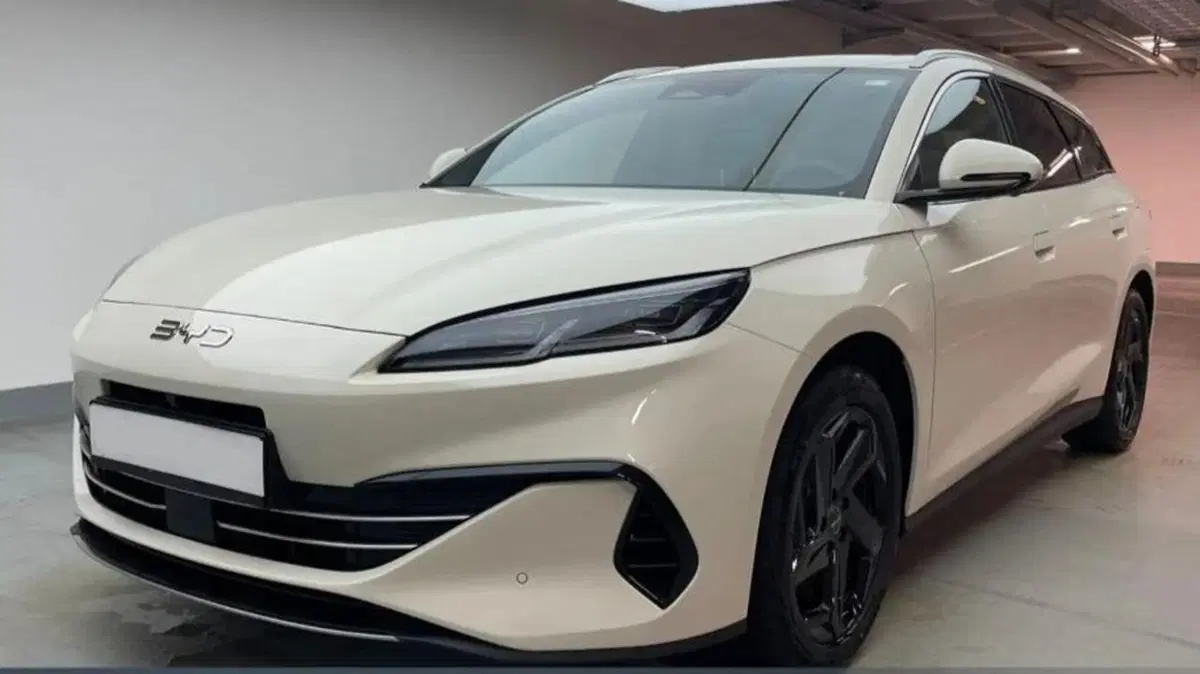 Byd Seal 6 DM-i Station Wagon nuova a Bologna