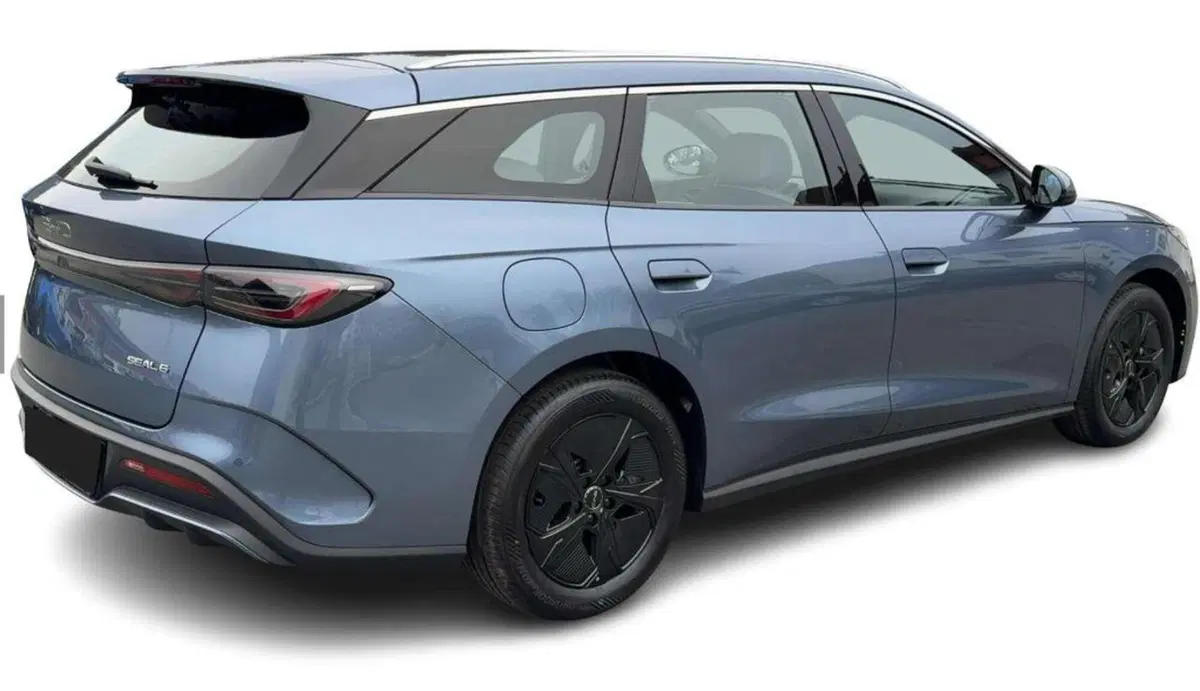 Byd Seal 6 DM-i Station Wagon nuova a Bologna (4)