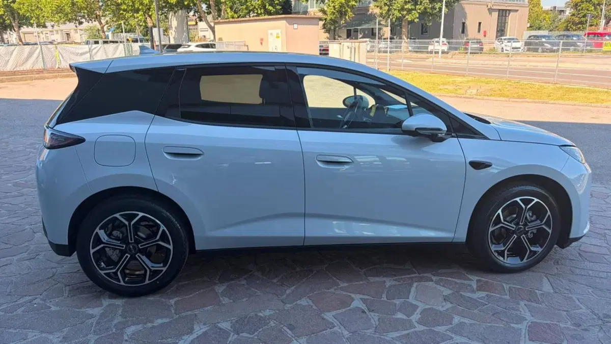 Byd Dolphin G DM-i nuova a Bologna (3)