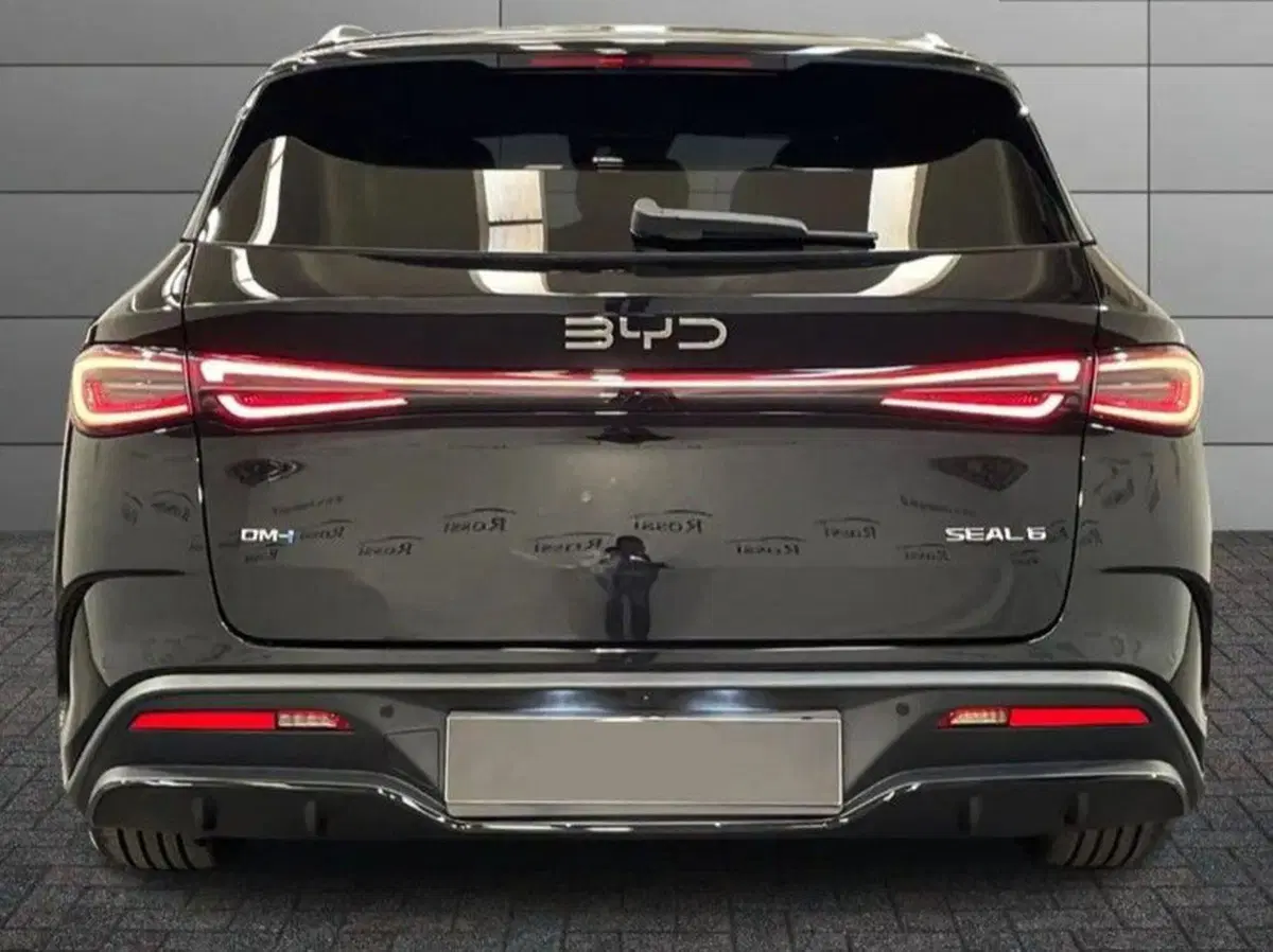 Byd Seal 6 DM-i Station Wagon nuova a Bologna (4)