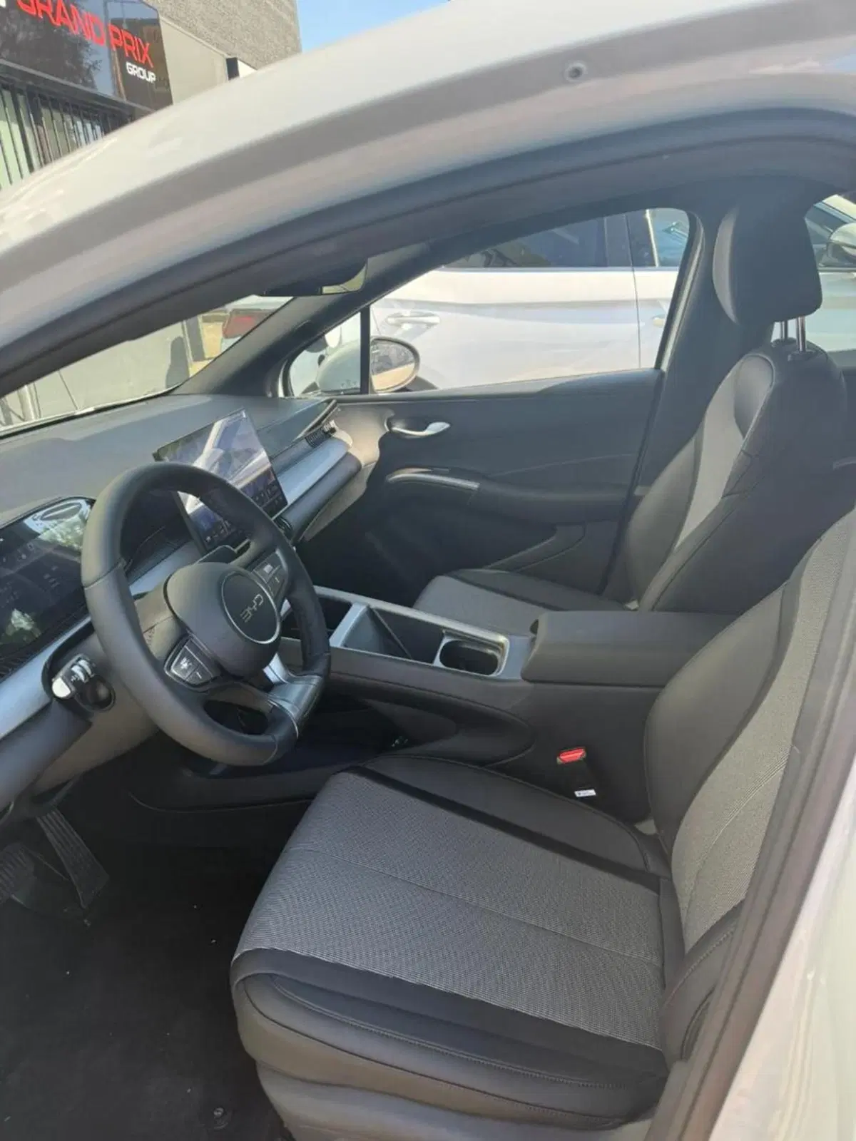Byd Dolphin G DM-i nuova a Bologna (13)
