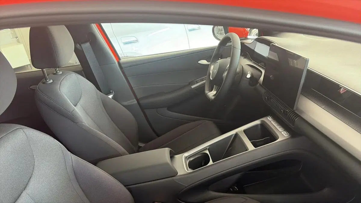 Byd Dolphin G DM-i nuova a Bologna (5)