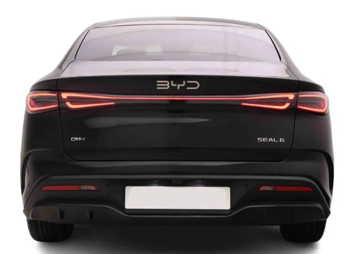 Byd Seal 6 DM-i nuova a Bologna (4)