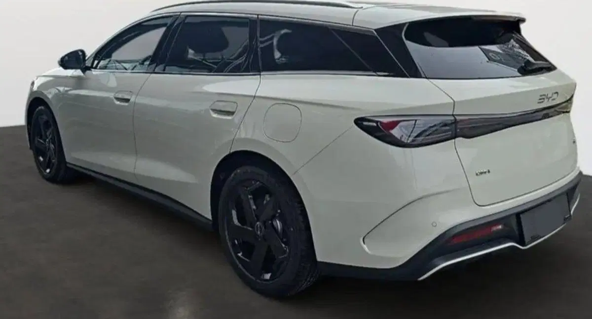 Byd Seal 6 DM-i Station Wagon nuova a Bologna (3)
