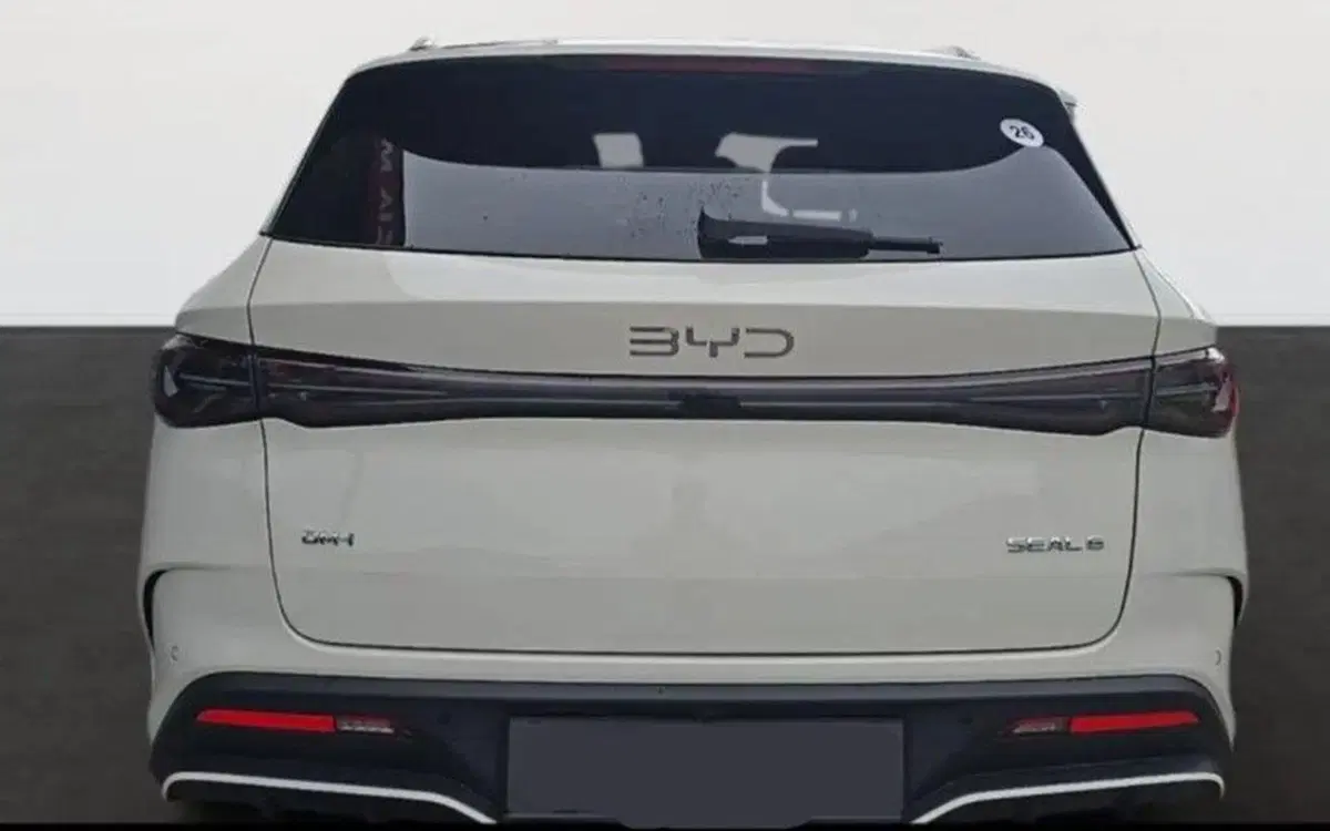Byd Seal 6 DM-i Station Wagon nuova a Bologna (4)