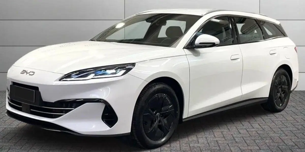 Byd Seal 6 DM-i Station Wagon nuova a Bologna (2)