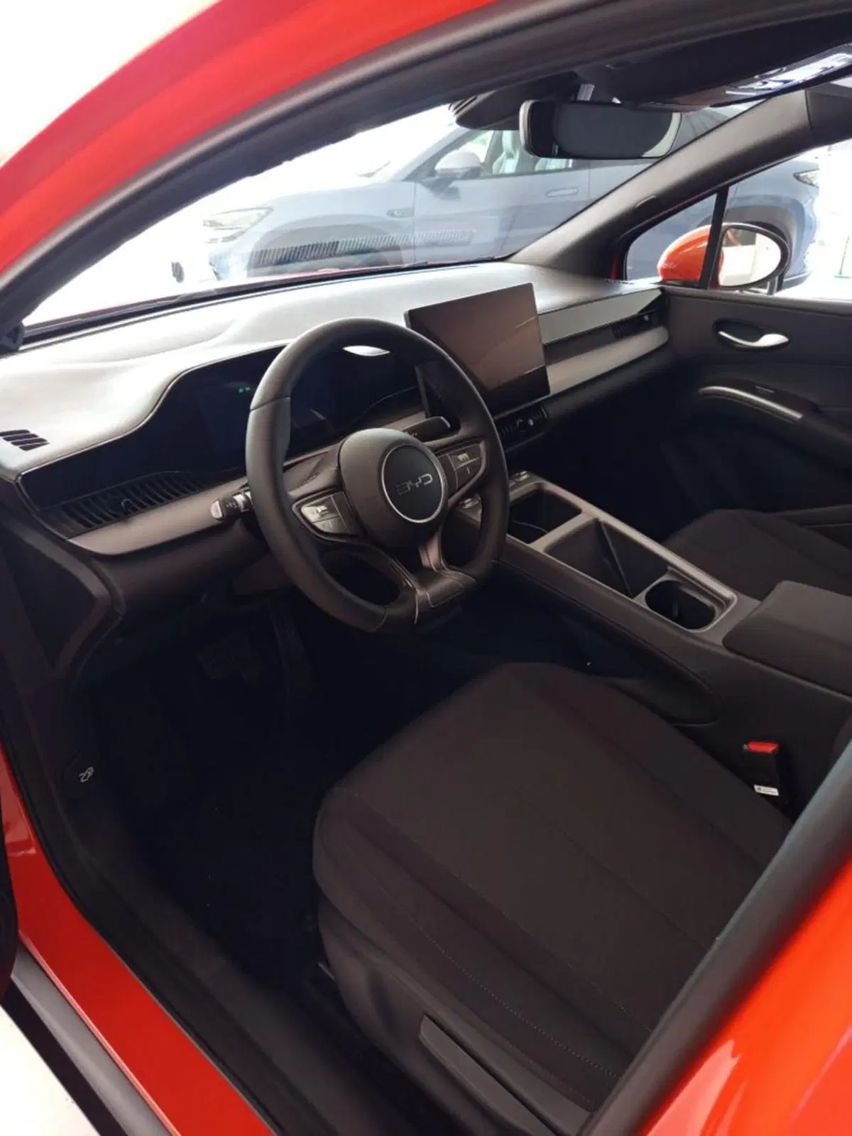 Byd Dolphin G DM-i nuova a Bologna (8)