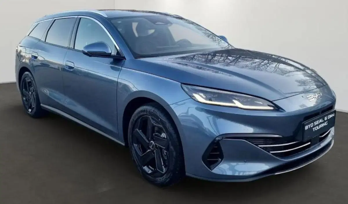 Byd Seal 6 DM-i Station Wagon nuova a Bologna