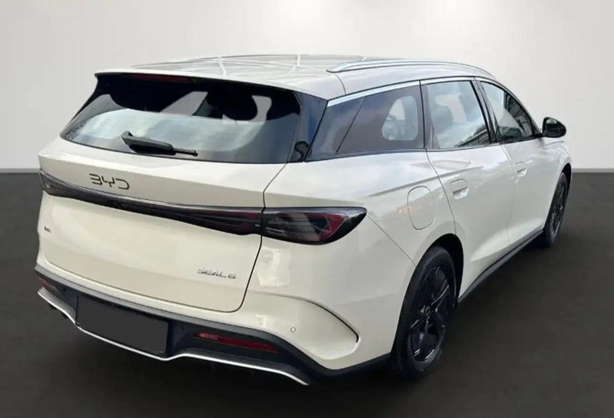 Byd Seal 6 DM-i Station Wagon nuova a Bologna (2)