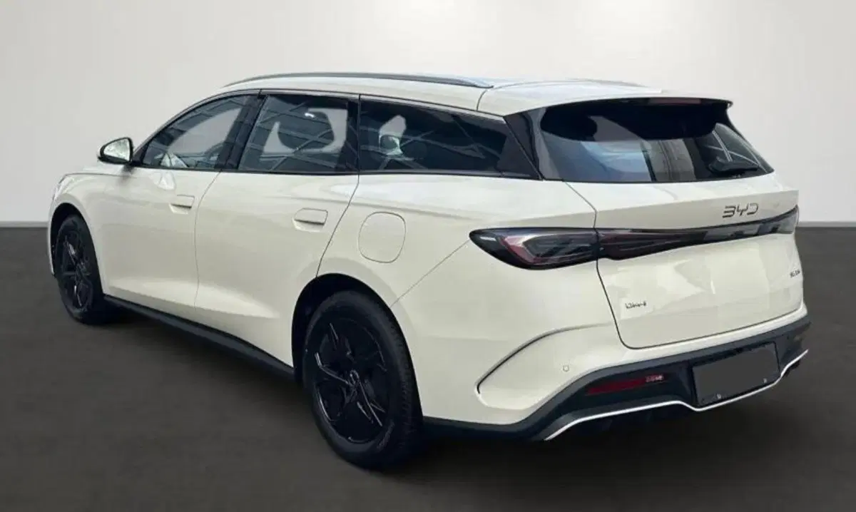 Byd Seal 6 DM-i Station Wagon nuova a Bologna (3)