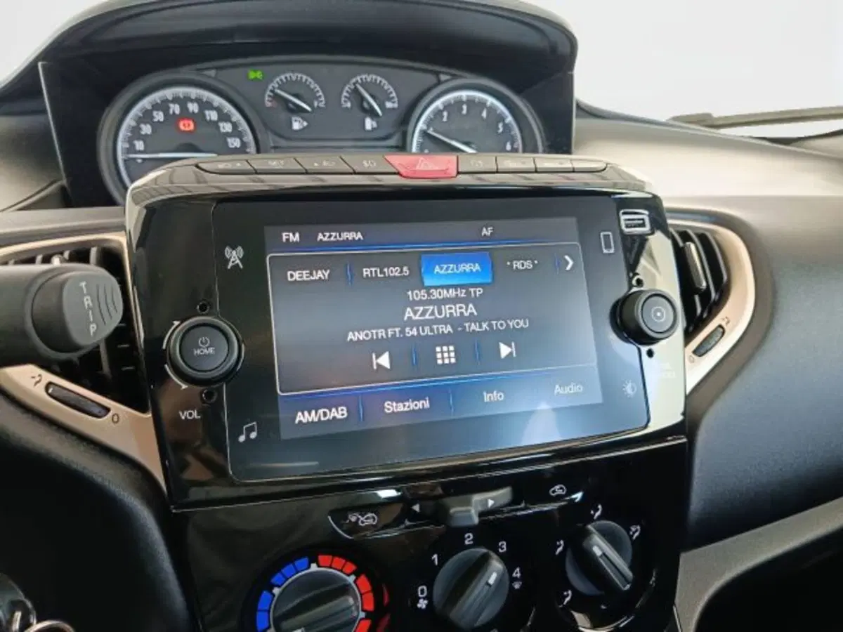 Lancia Ypsilon usata a Teramo (13)