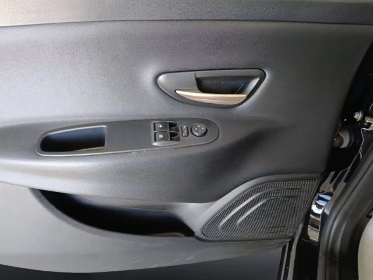 Lancia Ypsilon usata a Teramo (17)