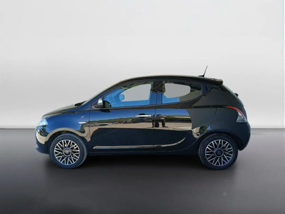 Lancia Ypsilon usata a Teramo (6)