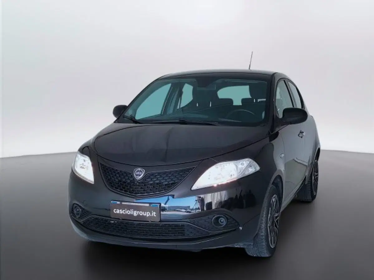 Lancia Ypsilon usata a Teramo