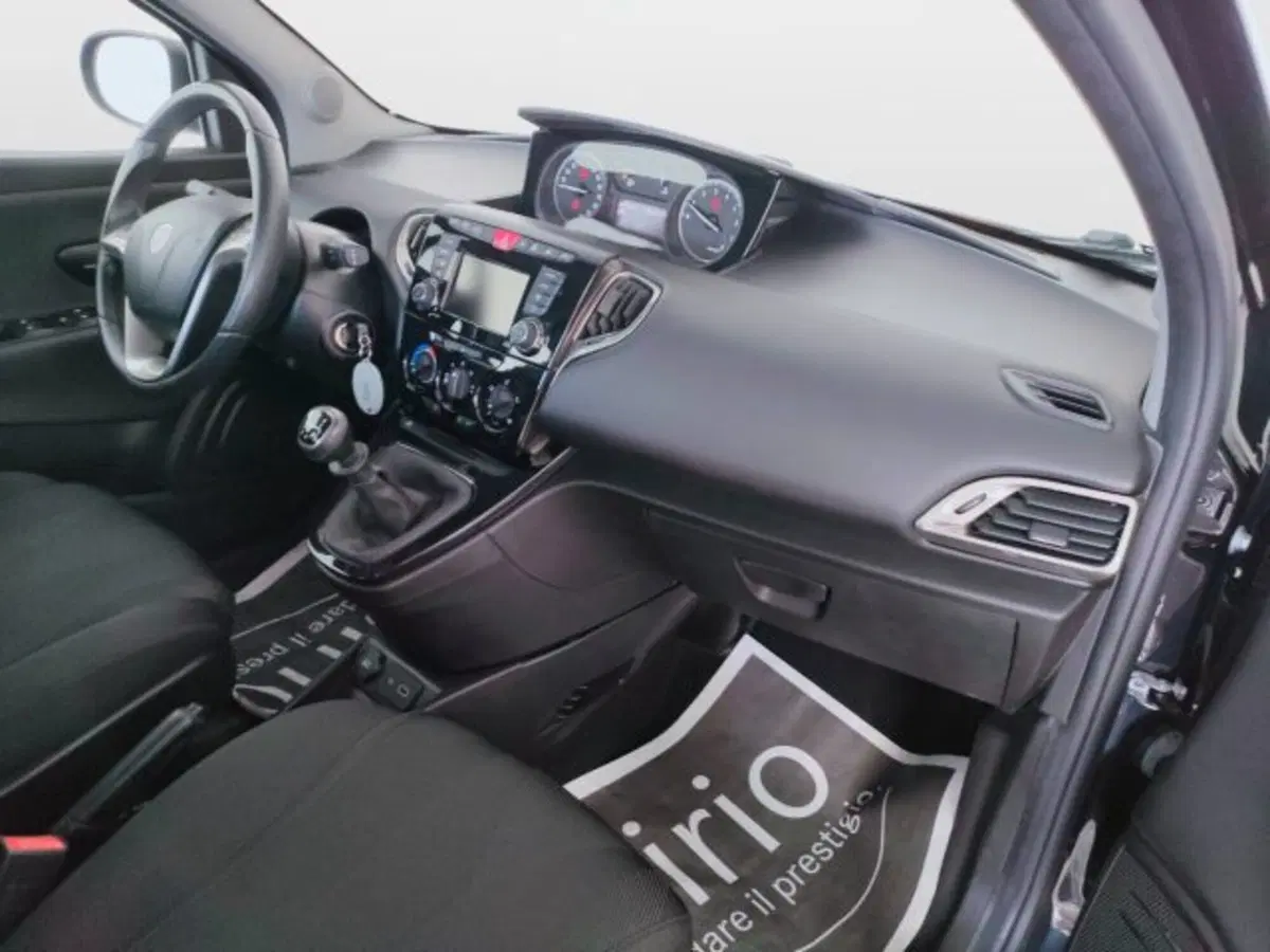 Lancia Ypsilon usata a Teramo (12)