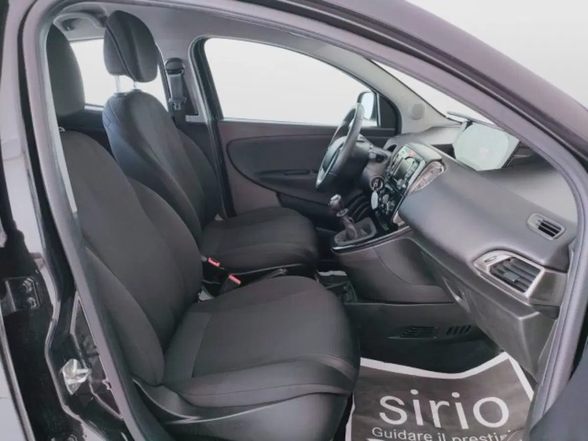Lancia Ypsilon usata a Teramo (13)