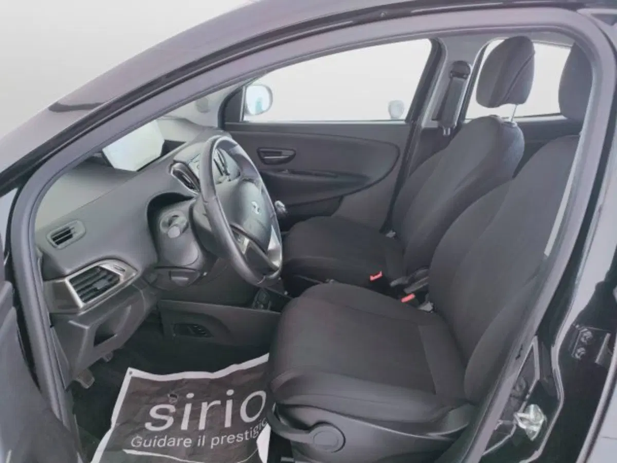 Lancia Ypsilon usata a Teramo (16)
