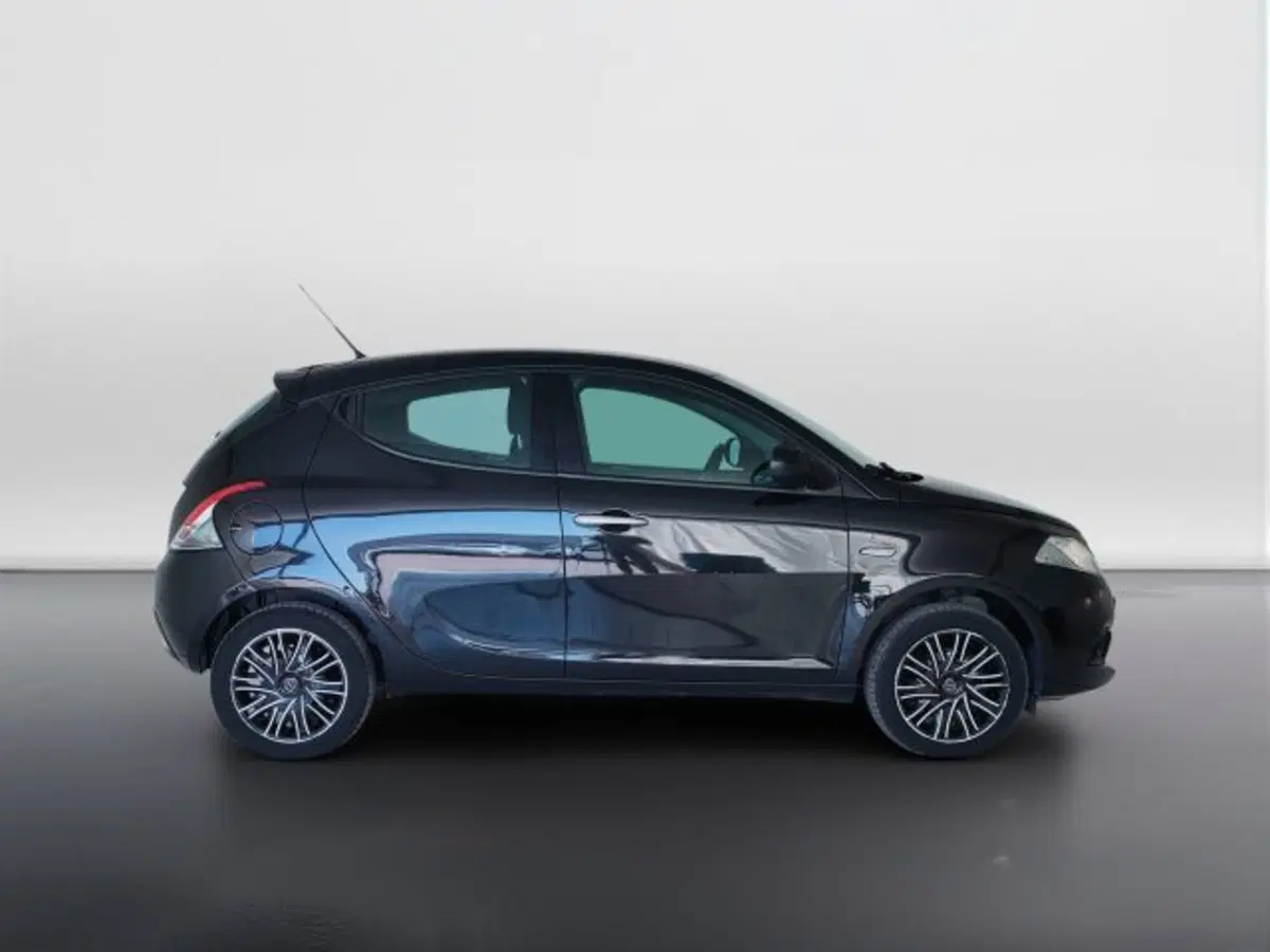 Lancia Ypsilon usata a Teramo (4)