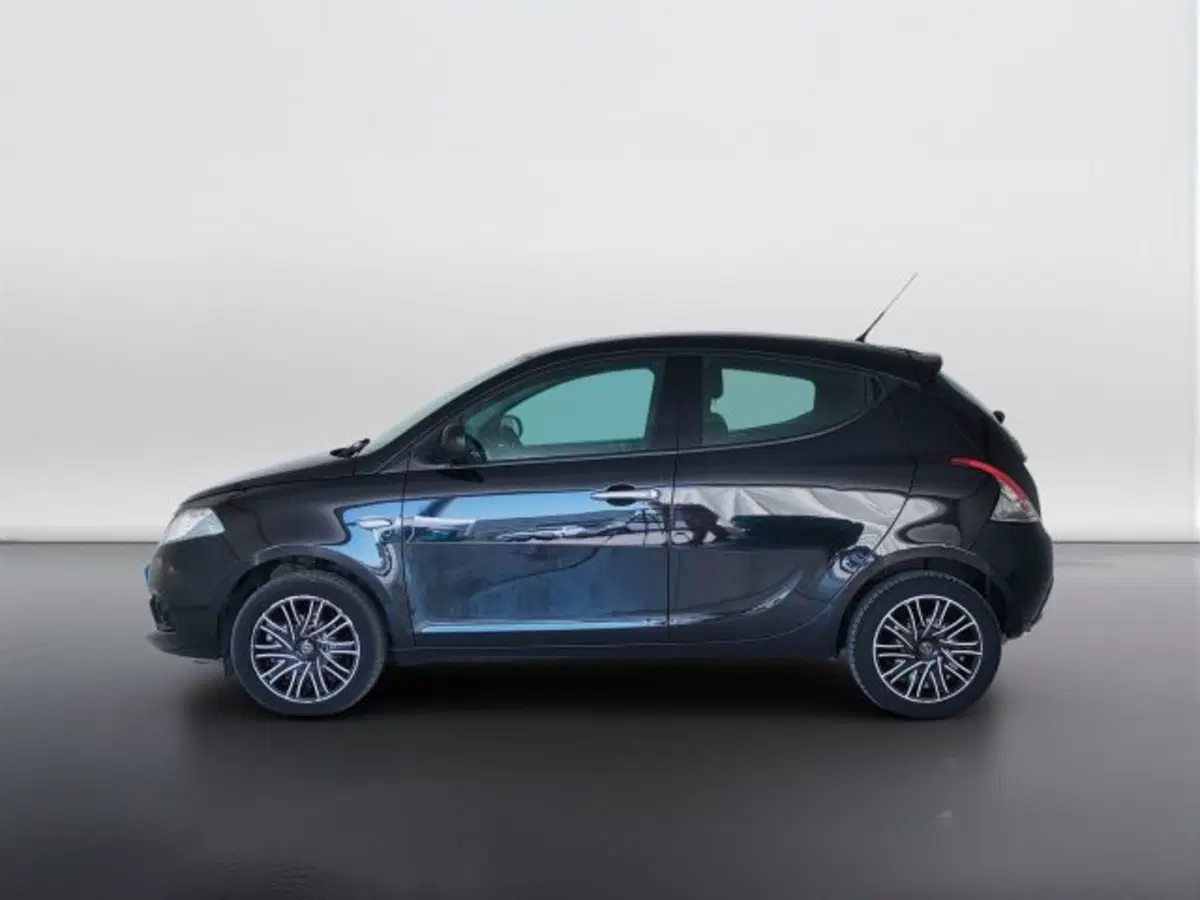 Lancia Ypsilon usata a Teramo (8)