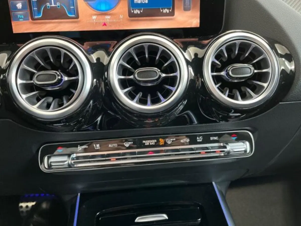 Mercedes-Benz GLA SUV nuova a Verona (14)