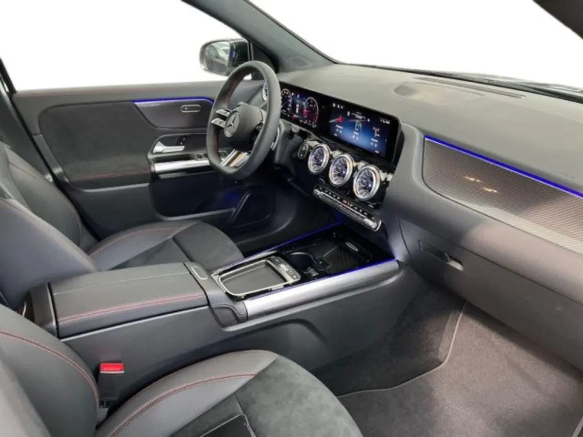 Mercedes-Benz GLA SUV nuova a Verona (15)