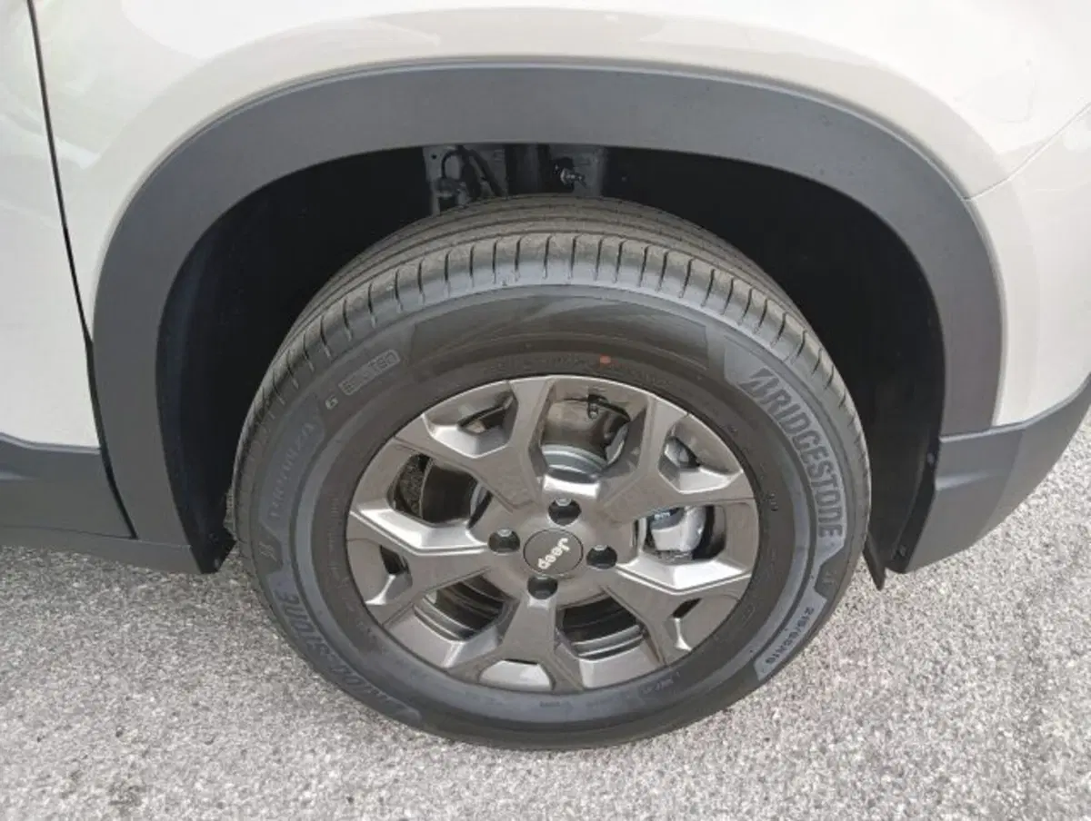 Jeep Avenger nuova a Brescia (18)