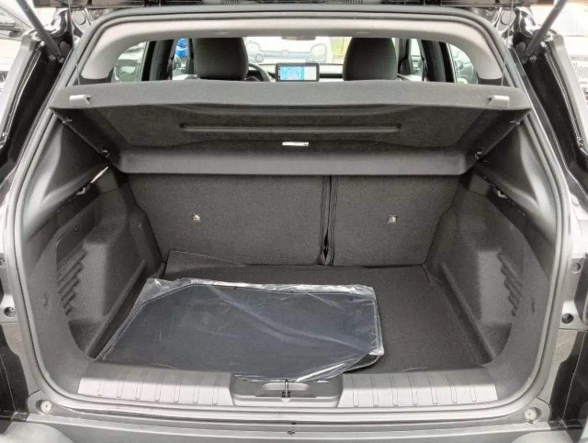 Jeep Avenger nuova a Brescia (15)