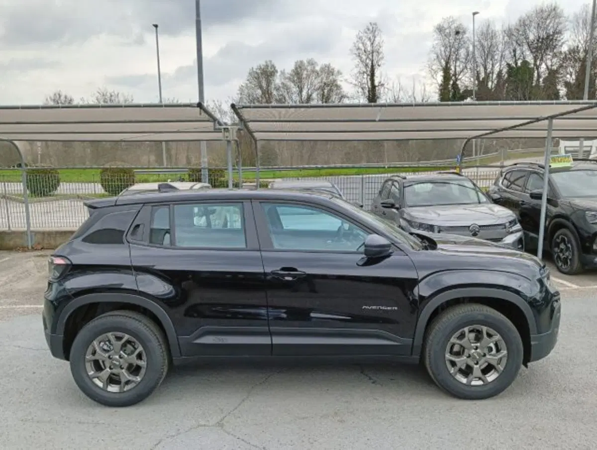 Jeep Avenger nuova a Brescia (4)
