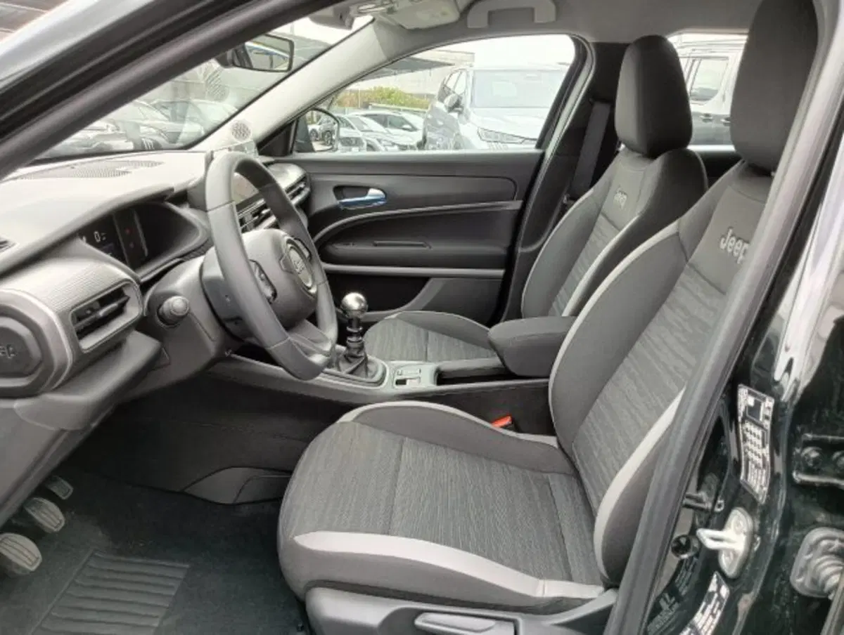 Jeep Avenger nuova a Brescia (8)
