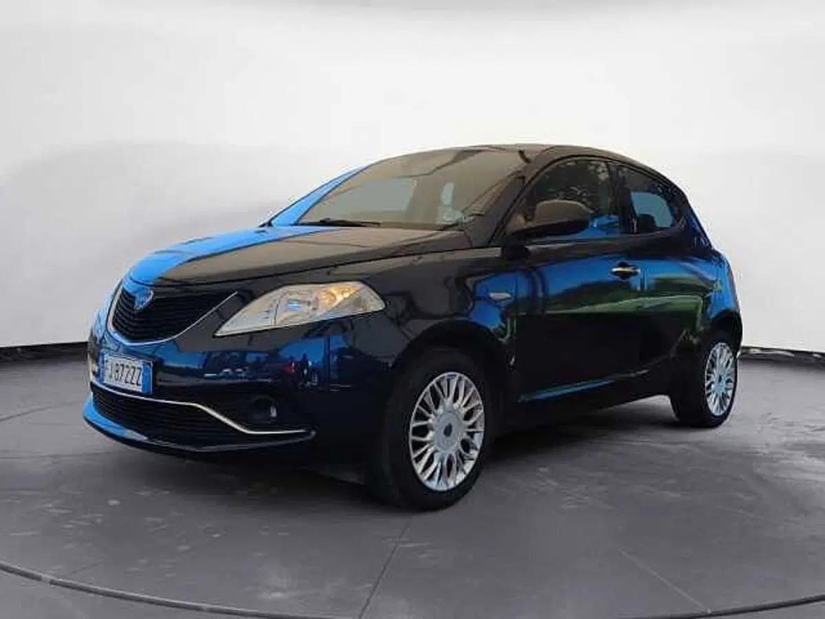 Lancia Ypsilon usata a Firenze