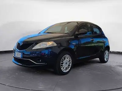 Lancia Ypsilon 1.2 69 CV 5 porte Silver del 2017 usata a Empoli